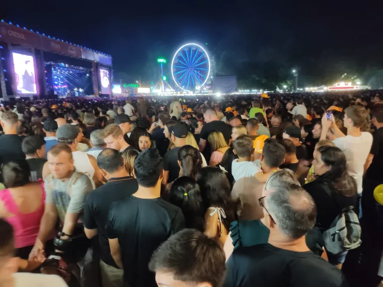Domingo de sol, calor e muita gente no último dia da Expobel