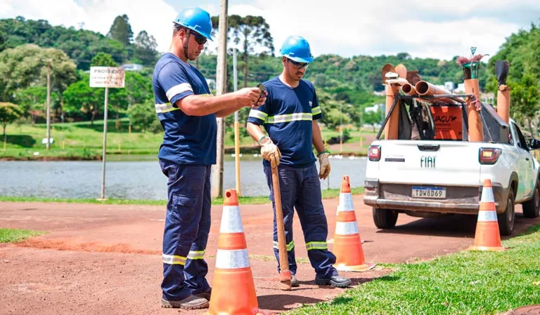 Notou algo fora do normal na rede de água ou esgoto? Saiba o que fazer