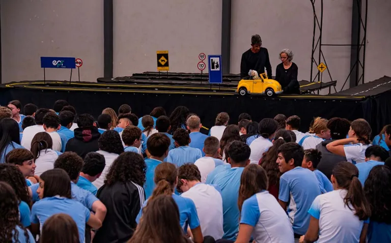 Espetáculo infanto-juvenil Pé na Estrada chega a Renascença