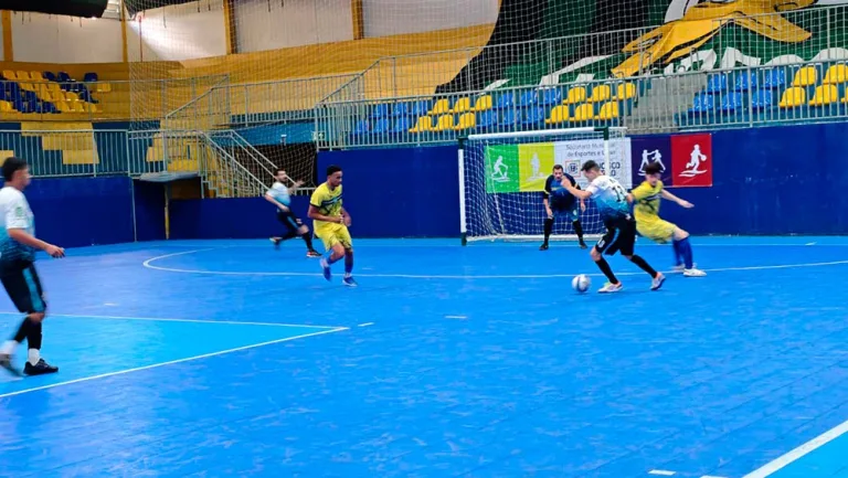 Beltrão sedia campeonato de futebol de surdos