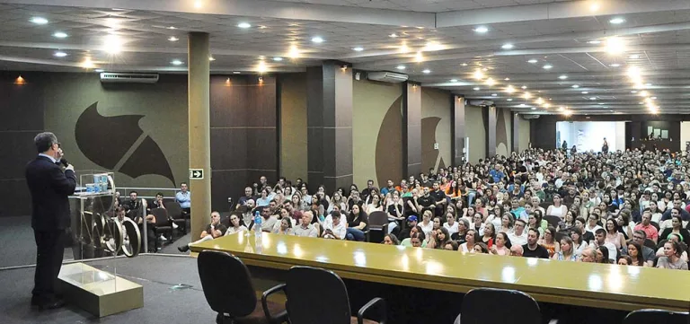 CDL lança Universidade do Vendedor em evento com 700 pessoas