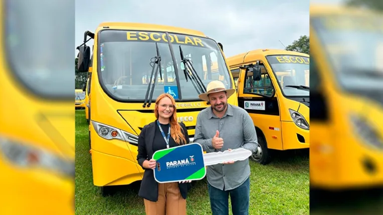 Novo ônibus reforça transporte escolar em Renascença