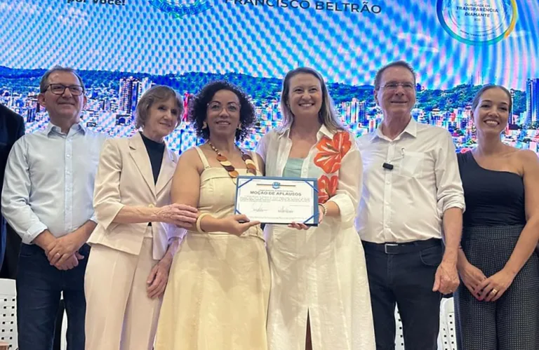 Moção de Aplauso para Cris Particheli por 35 anos de dedicação