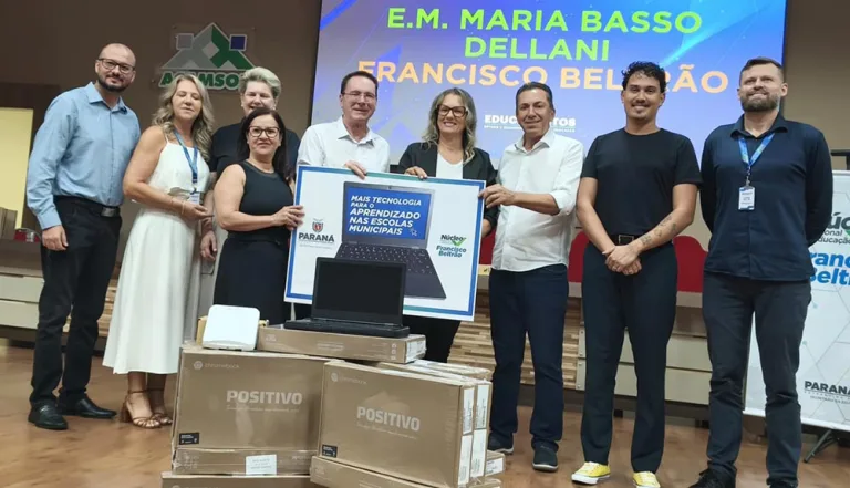 Núcleo de Educação entrega Chromebooks para escolas