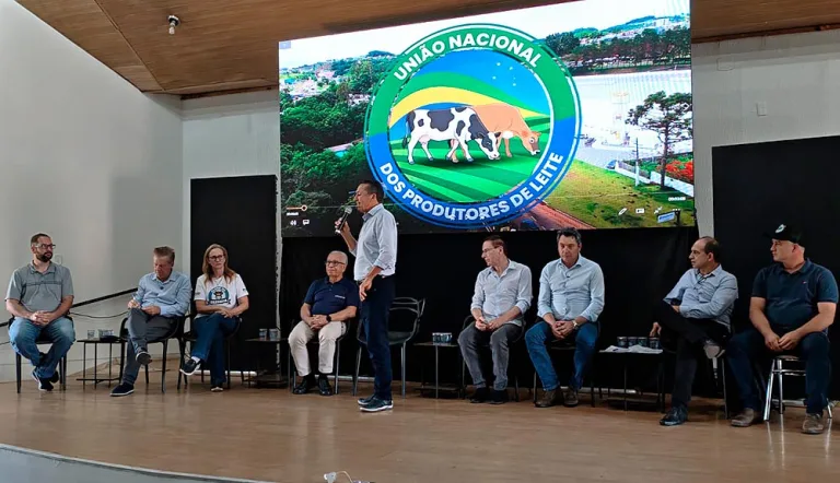 Produtores de leite cobram medidas contra importações
