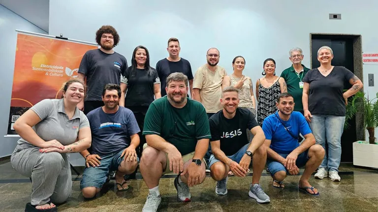 Curso capacita profissionais para iluminação cênica em Beltrão