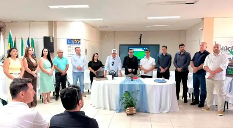 Escola recebe 30 kits tecnológicos