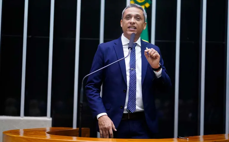 STF torna Gustavo Gayer (PL) réu por postagem associando Lula ao nazismo