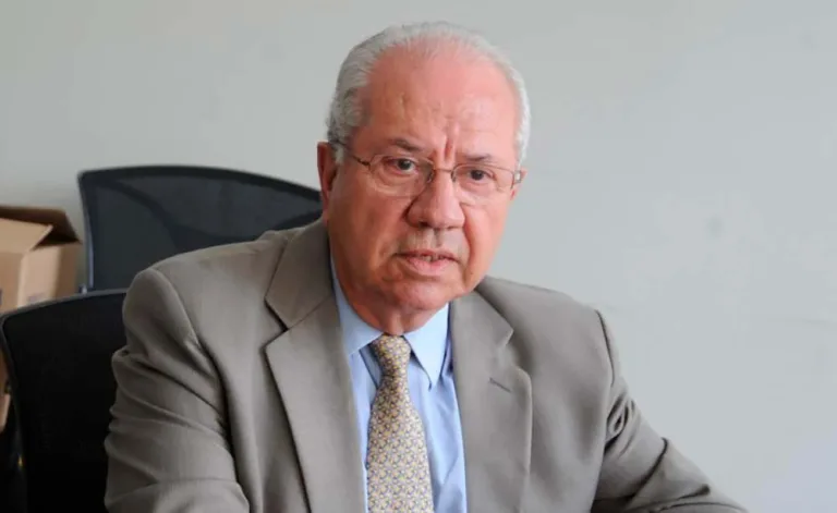 Para conhecer a política do Paraná, um livro de Borges da Silveira