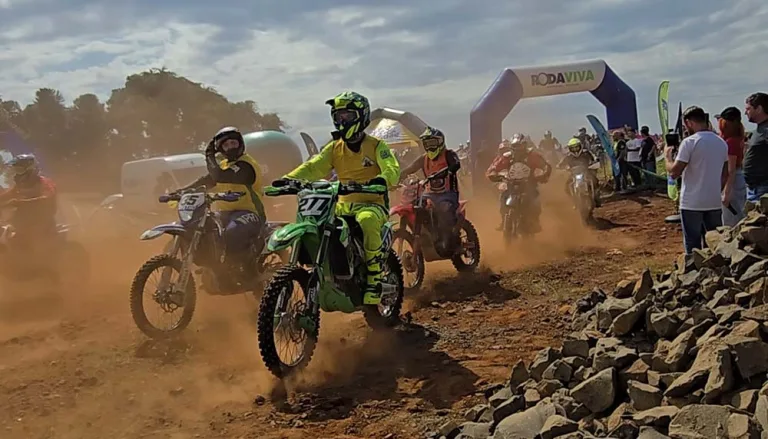 Renascença recebe mais de 500 trilheiros em evento de motocross