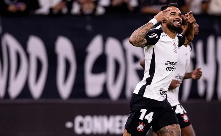 Corinthians vence e segue 100% na Libertadores