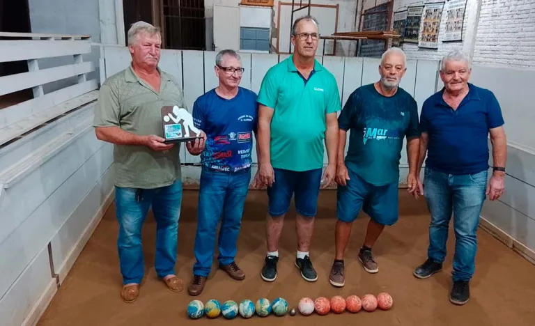 Campeonato “Entre Amigos” de Bocha em Trio define campeões