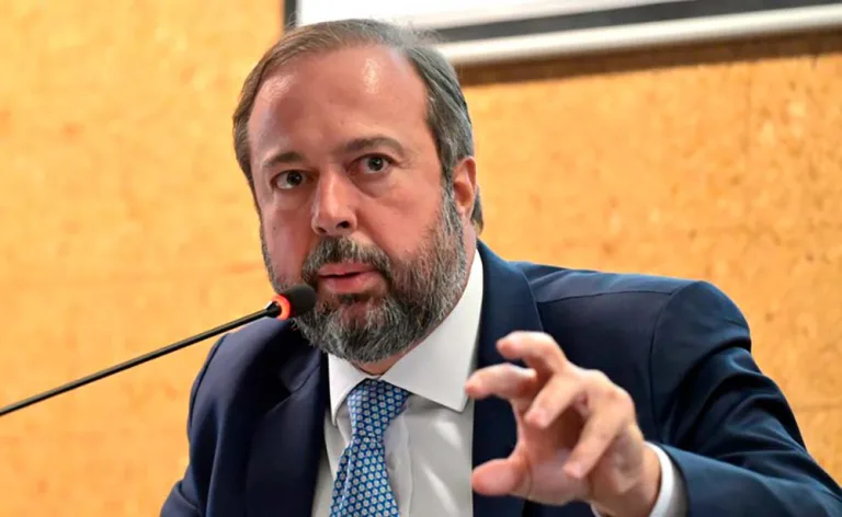 Governo alerta sobre preço do combustível