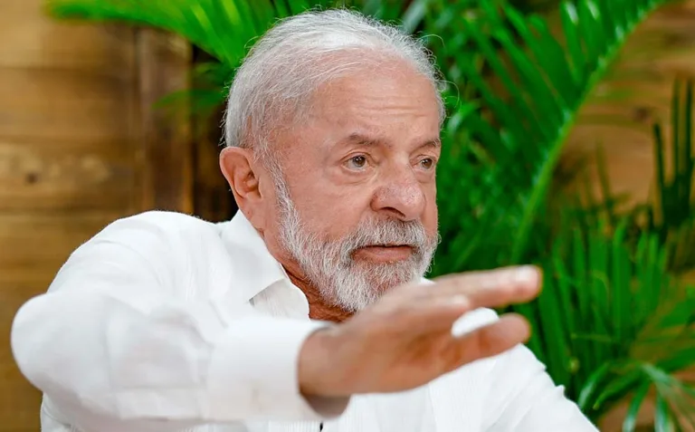Lula critica leilão de GLP e promete anular