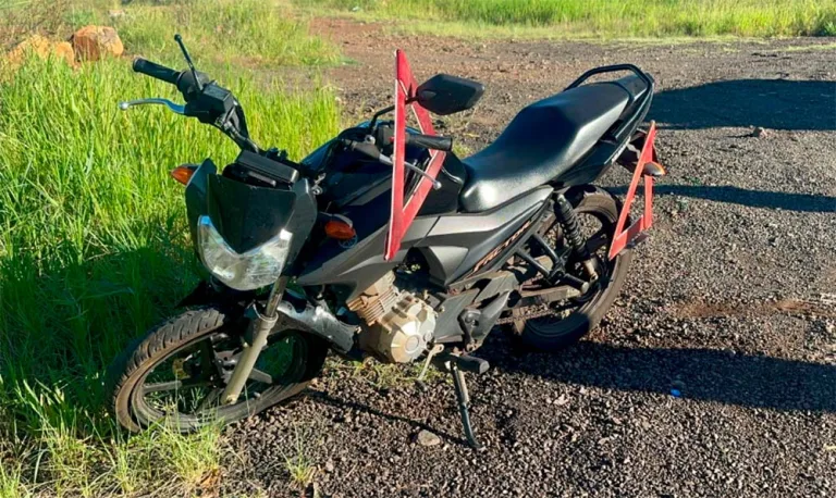 Motociclista fica ferida após colisão com um carro na PR-180 em Beltrão