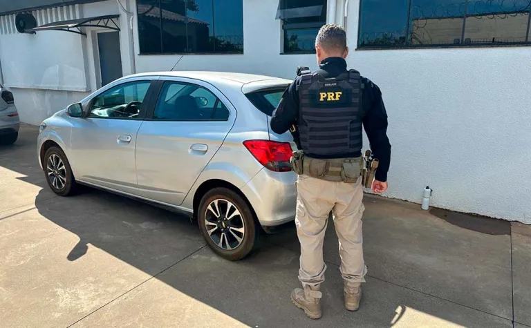 Polícia Rodoviária recupera veículo roubado na BR-373 em Coronel Vívida