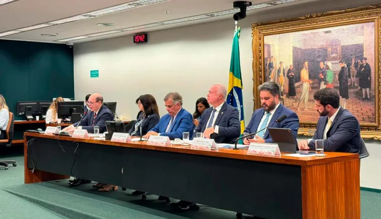 CNC defende negociação em debate sobre o fim da escala 6×1