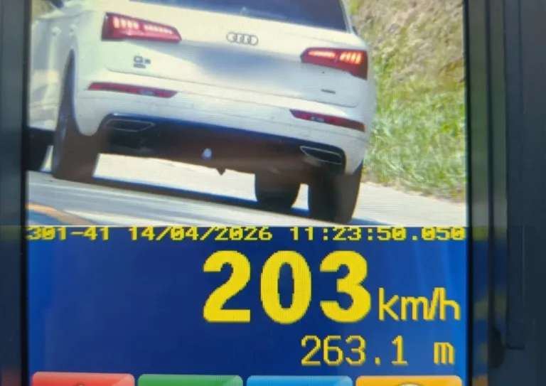 Audi é flagrado a mais de 200 por hora em rodovia da região