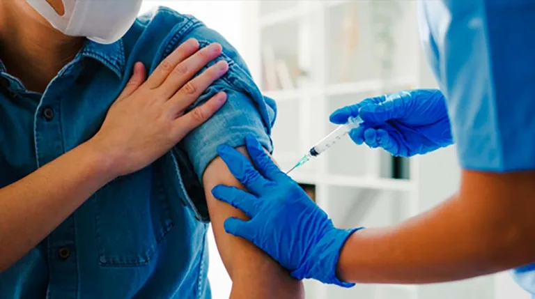 Especialista destaca importância da vacina em crianças e idosos