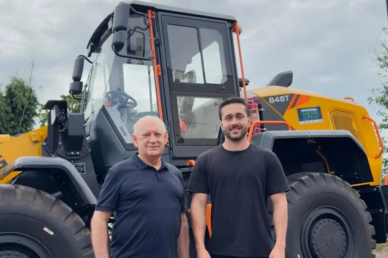 Com apoio do legislativo, carregadeira reforça setor rodoviário