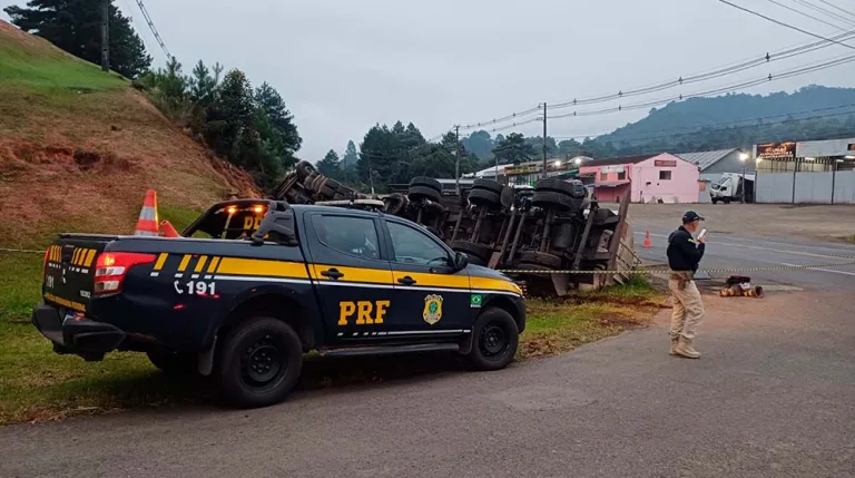 Acidente na BR-476 deixa dois feridos graves