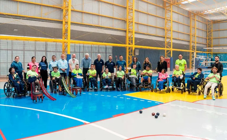 Pentacampeão Ricardinho e Itaipu visitam atletas do Maestro PCD