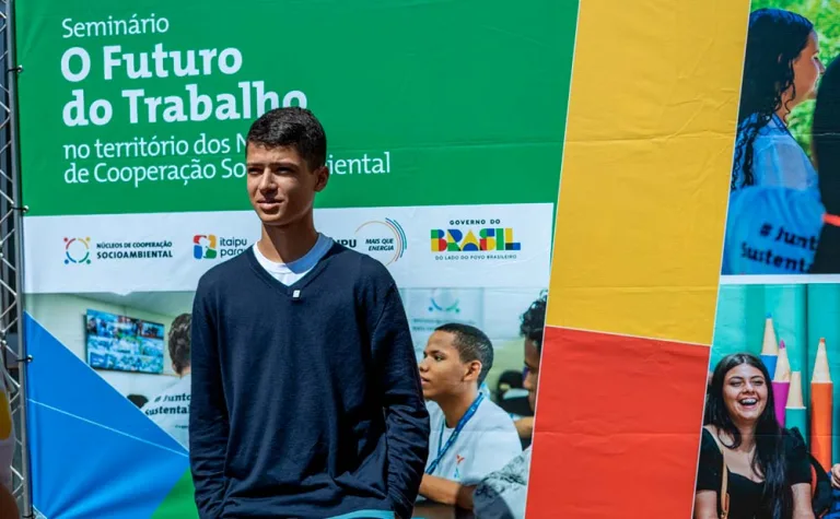 Seminários ajudam jovens a refletir sobre carreira, IA e futuro do trabalho
