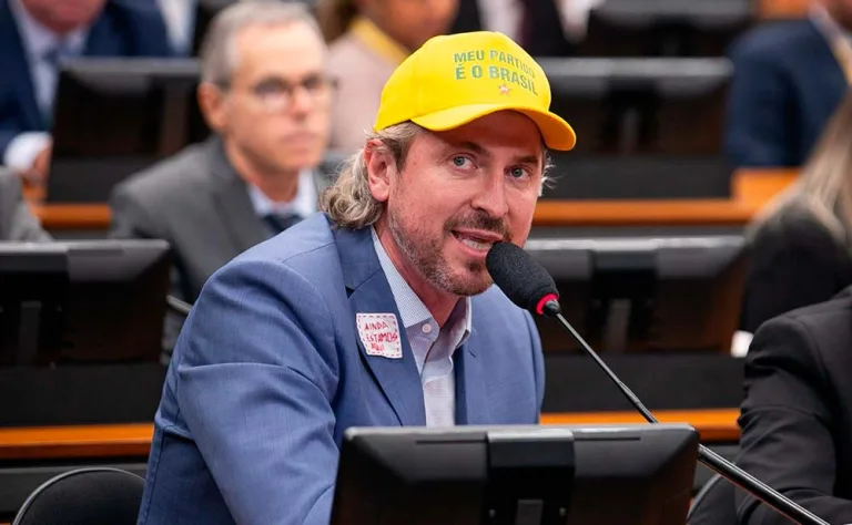 Zeca Dirceu defende avanço do fim da escala 6×1 na Câmara