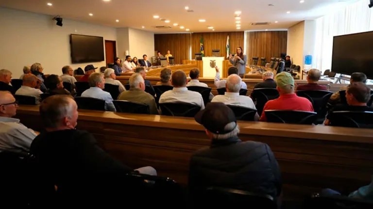 Assembleia recebe cooperativistas em ação da Ocepar