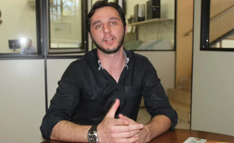 Despedida com música para Adriano David