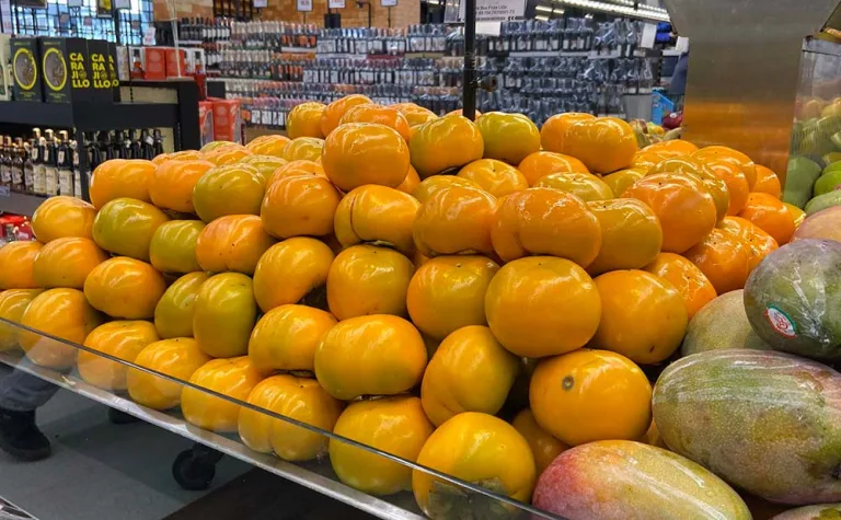 Produção de caqui no Sudoeste gera renda complementar