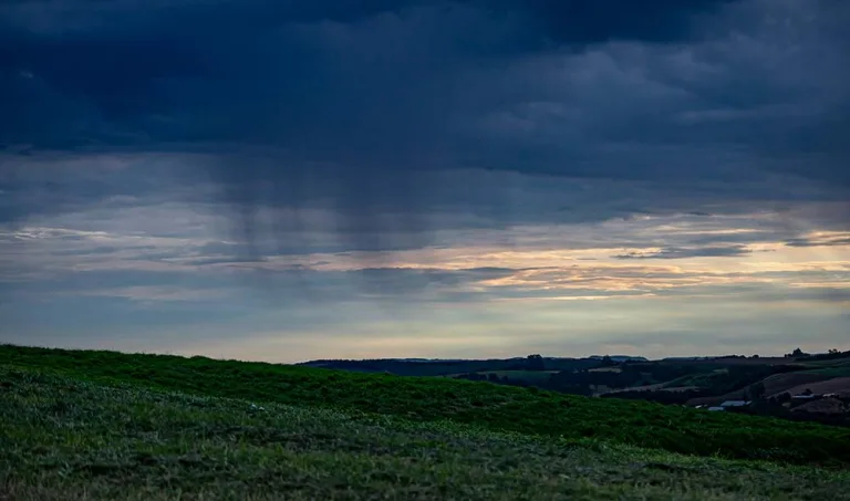 Tempestades retornam ao Paraná no fim de semana
