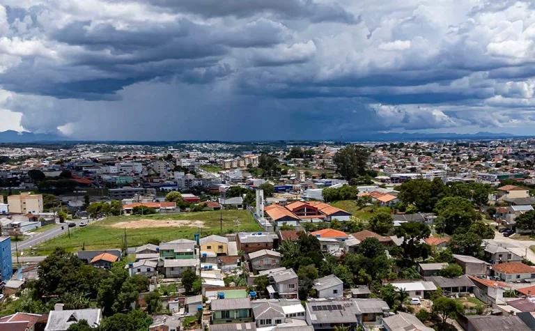 Chuva deve atingir várias regiões Paraná até quarta-feira
