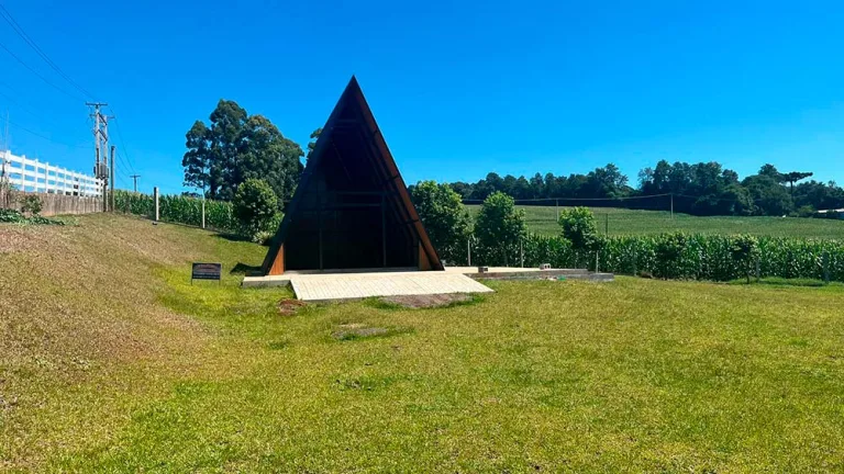 Empresário construirá complexo de lazer com um celeiro e 60 chalés