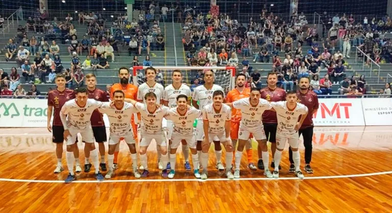 Dois Vizinhos Futsal é goleado pelo Pato na Série Ouro