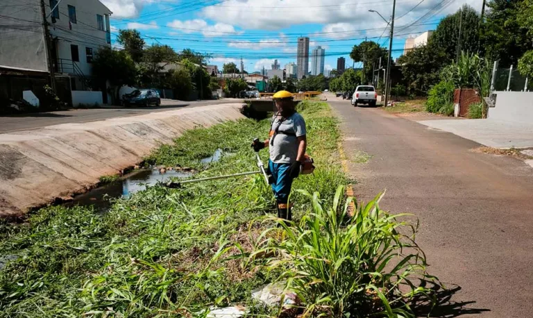 Francisco Beltrão intensifica limpeza de rios e córregos