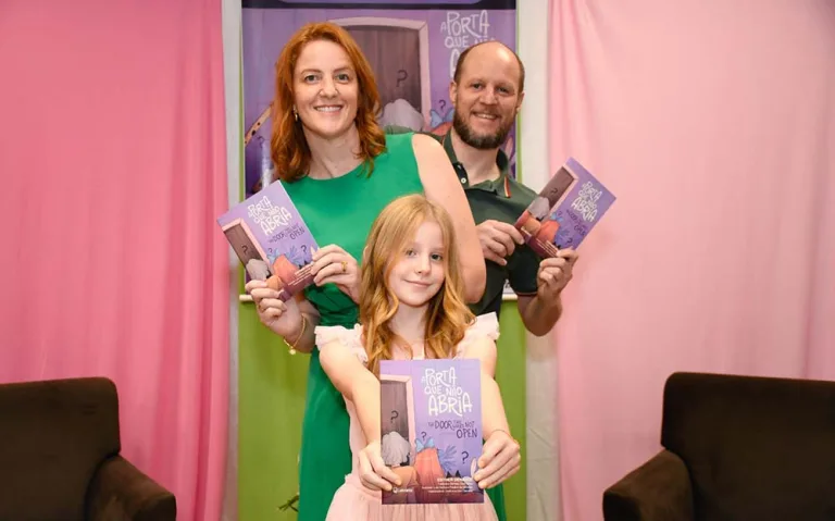 Aos 9 anos, estudante Esther Denardi lança obra infantil bilíngue