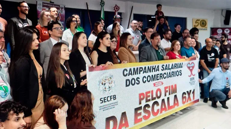 Sindicatos reúnem comerciários contra a jornada 6×1
