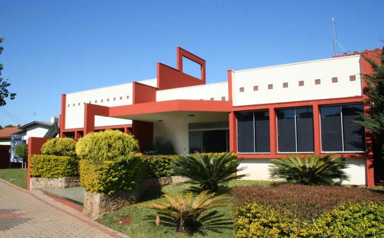 Comércio de Pato Branco terá horários especiais no feriado