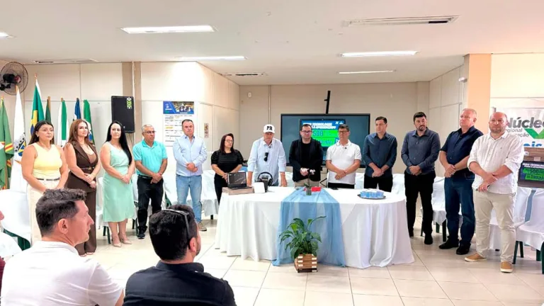 Nove escolas municipais de DV recebem 270 kits de tecnologia