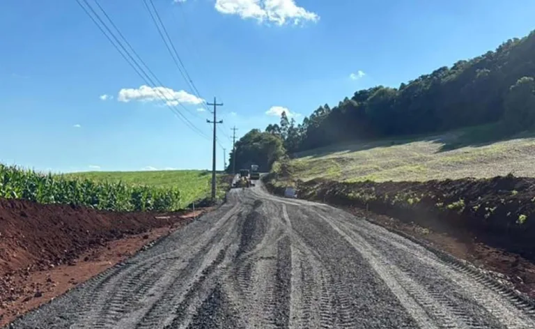 Asfalto na estrada para São Luiz