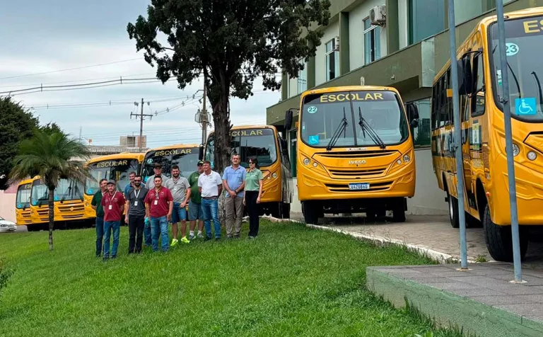 Prefeitura investe na aquisição de oito novos ônibus escolares