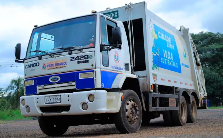 Prefeitura de Pato Branco suspende pregão do lixo após protesto