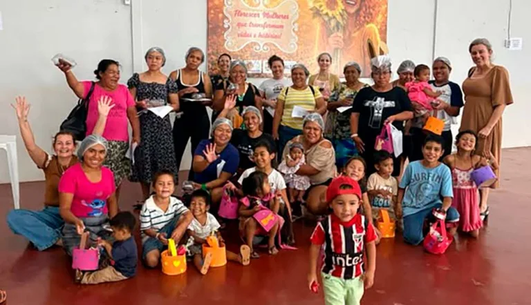 Mulheres indígenas participam de curso de confecção de ovos de Páscoa