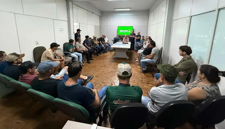 Realeza: Prefeitura discute sobre asfalto no interior