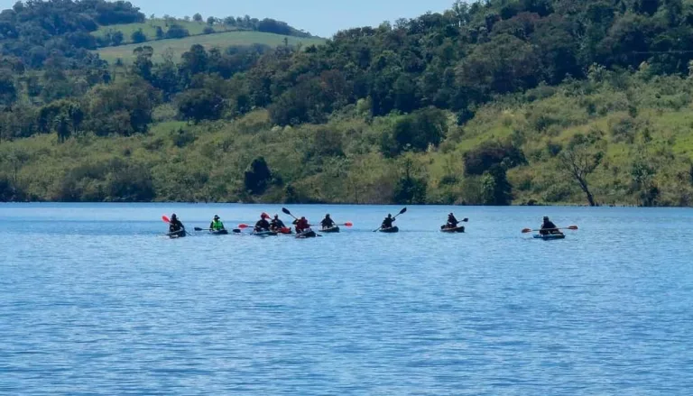 Caiaqueiros e torneio de pesca movimentam lago de Marmelândia