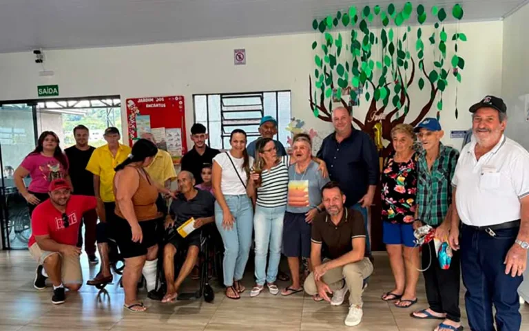 Comitiva de Verê visita o Lar dos Idosos de Pérola