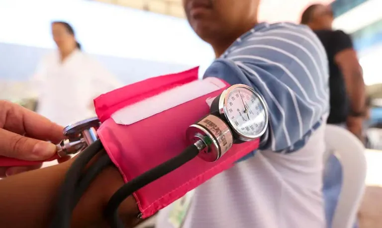 Silenciosa e herediária, hipertensão arterial pede mudança de hábitos