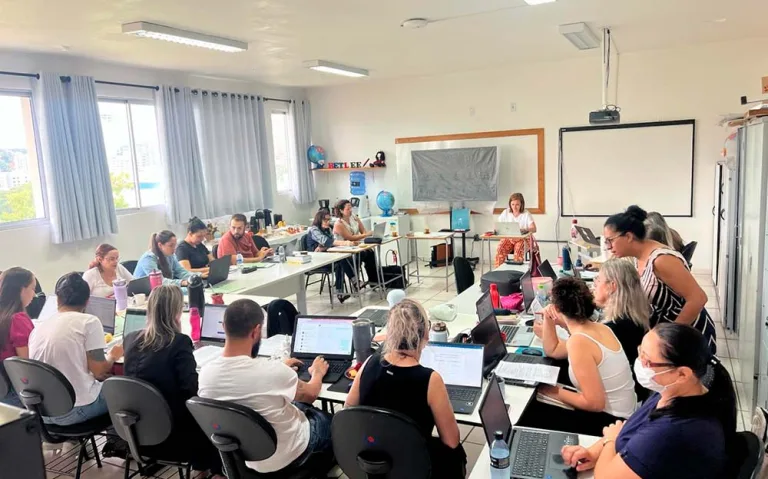 Unioeste e Espanha estreitam laços acadêmicos com visita de docente